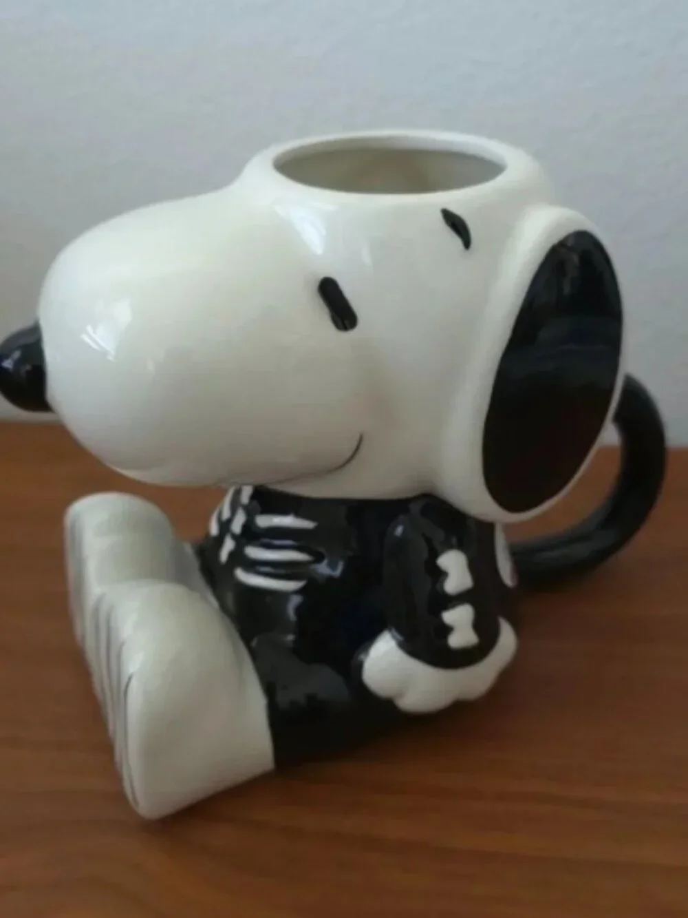 NWT Peanuts SNOOPY Skeleton Hand Painted Ceramic 20oz Mug Collectible by Zrike